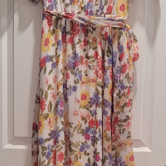 Dresses - Picture 2 of 2